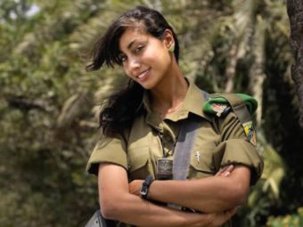 фото еврейская девушка в армии Израиля