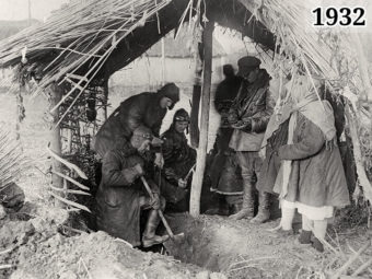 Фото 1933 год Бригада специальной комиссии по хлебозаготовкам откапывает крестьянское зерно в ямах-схронах