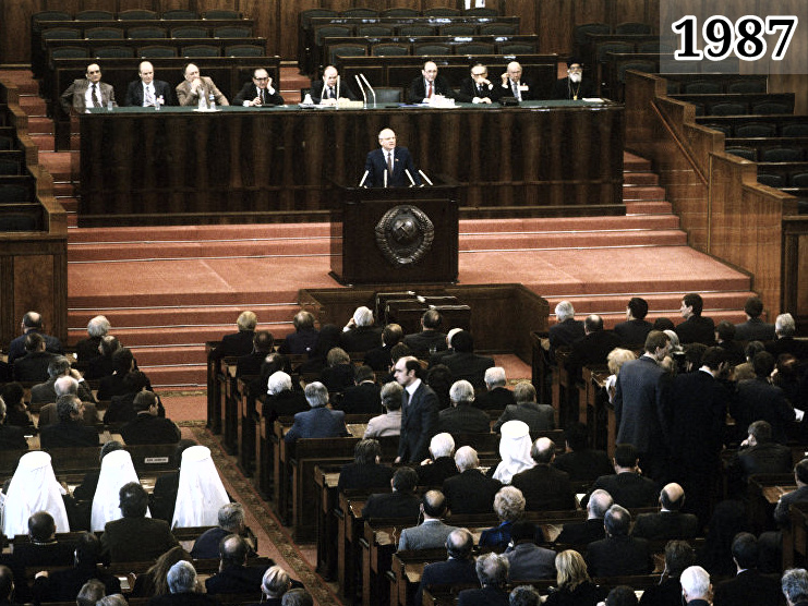 Фото Горбачёв на трибуне январский пленум ЦК КПСС 1987 год