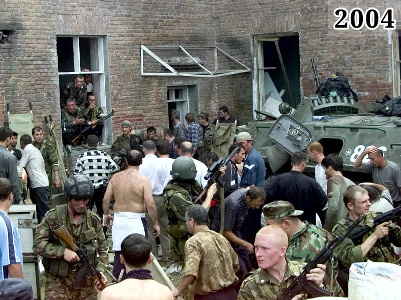 Фото освобождение заложников в школе. Беслан, 1 сентября 2004 года