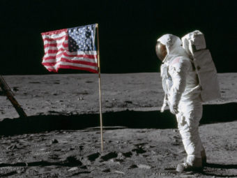 Нил Армстронг на Луне 20 июля 1969 года