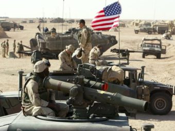 Морские пехотинцы США перед вторжением в Ирак. 15 марта 2003 года